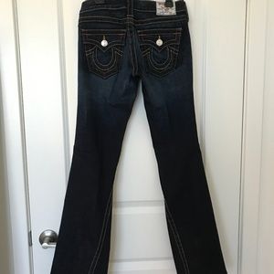 TRUE RELIGION BRAND FLARED BLUE JEANS, SIZE 25.